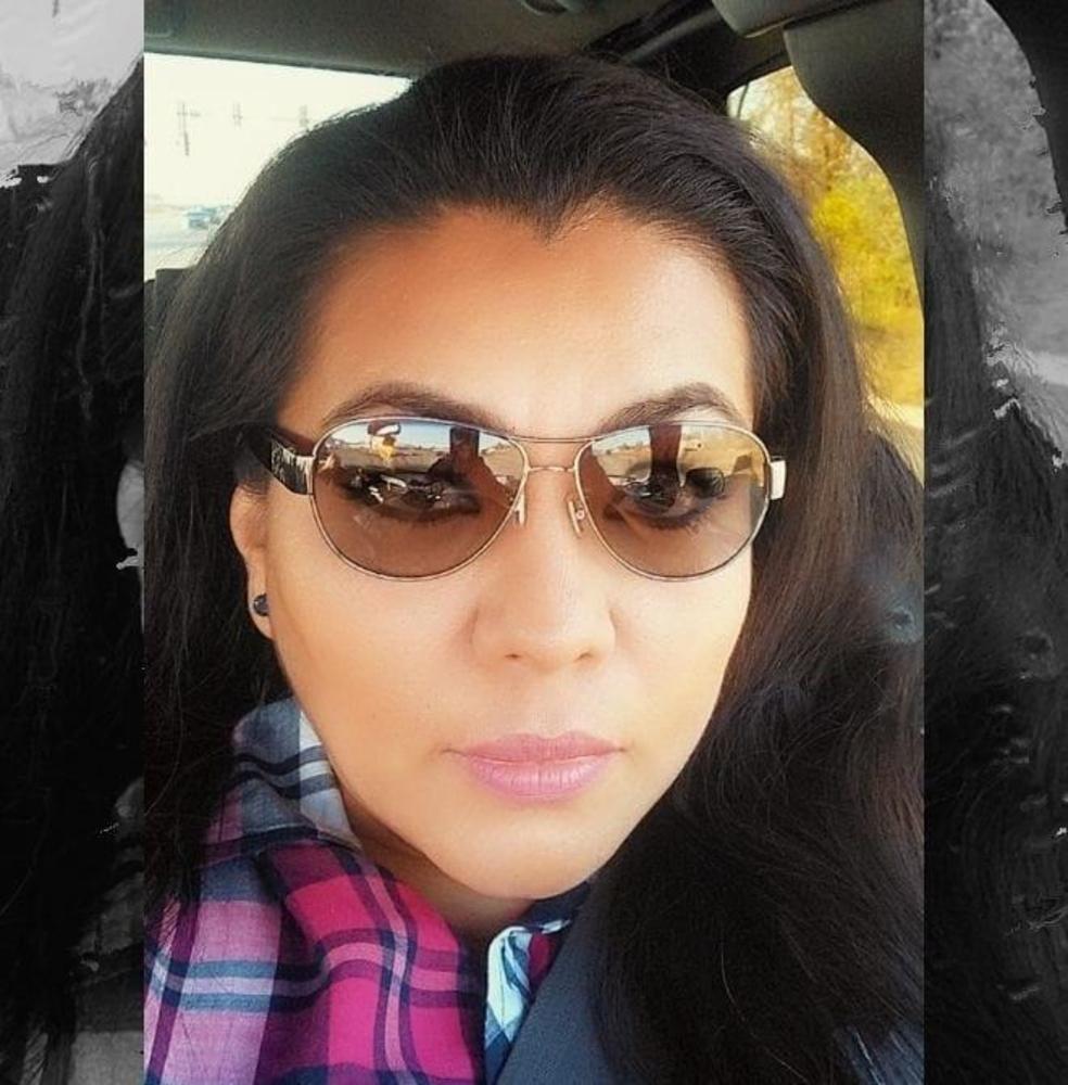 Meet your Posher, Ana l.